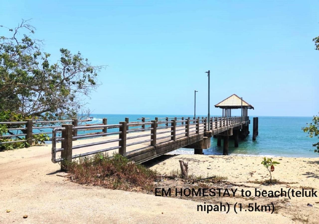 Em Homestay Pekan Pangkor Kültér fotó