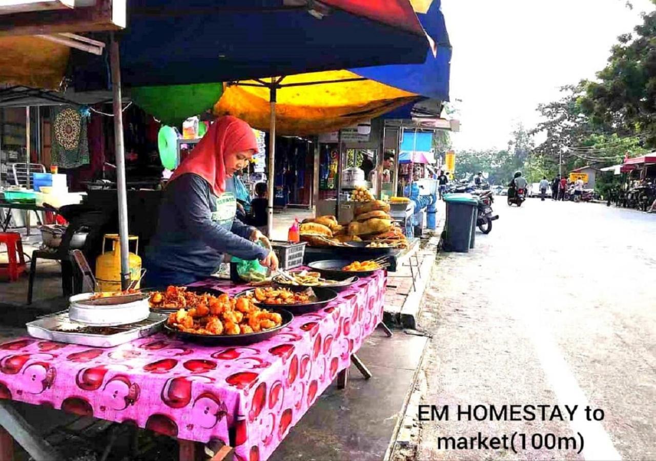 Em Homestay Pekan Pangkor Kültér fotó